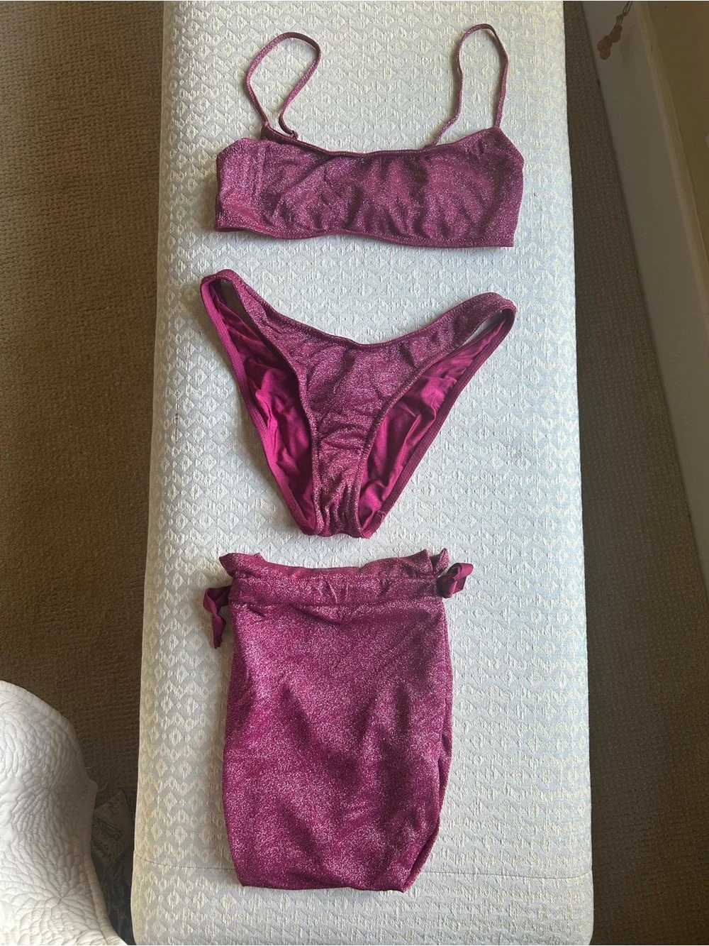 Women’s Shimmery Magenta Bikini  Swim  Set  with carry pouch. Size small. L